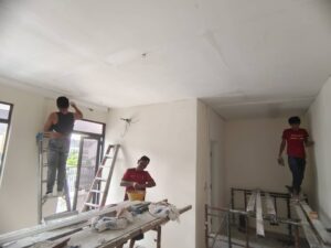 proses pemasangan loteng di SunSuria Ciity